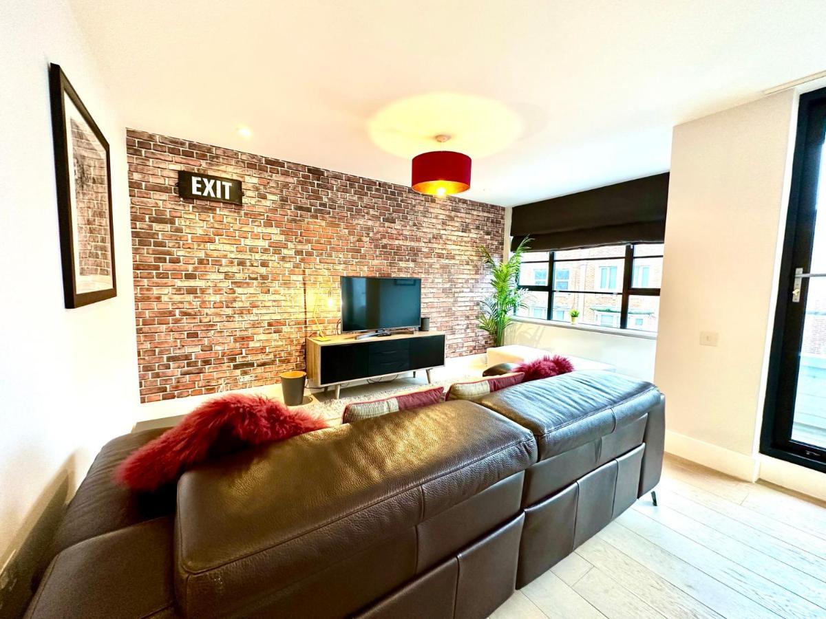 Beautiful New 2 Bedroom Apartment - Next To The Beach - Great Location - Free Parking - Fast Wifi - Smart Tv - Sleeps Up To 4! Close To Purbeck, Corfe Castle, Sandbanks, Poole & Bournemouth Swanage Exterior foto